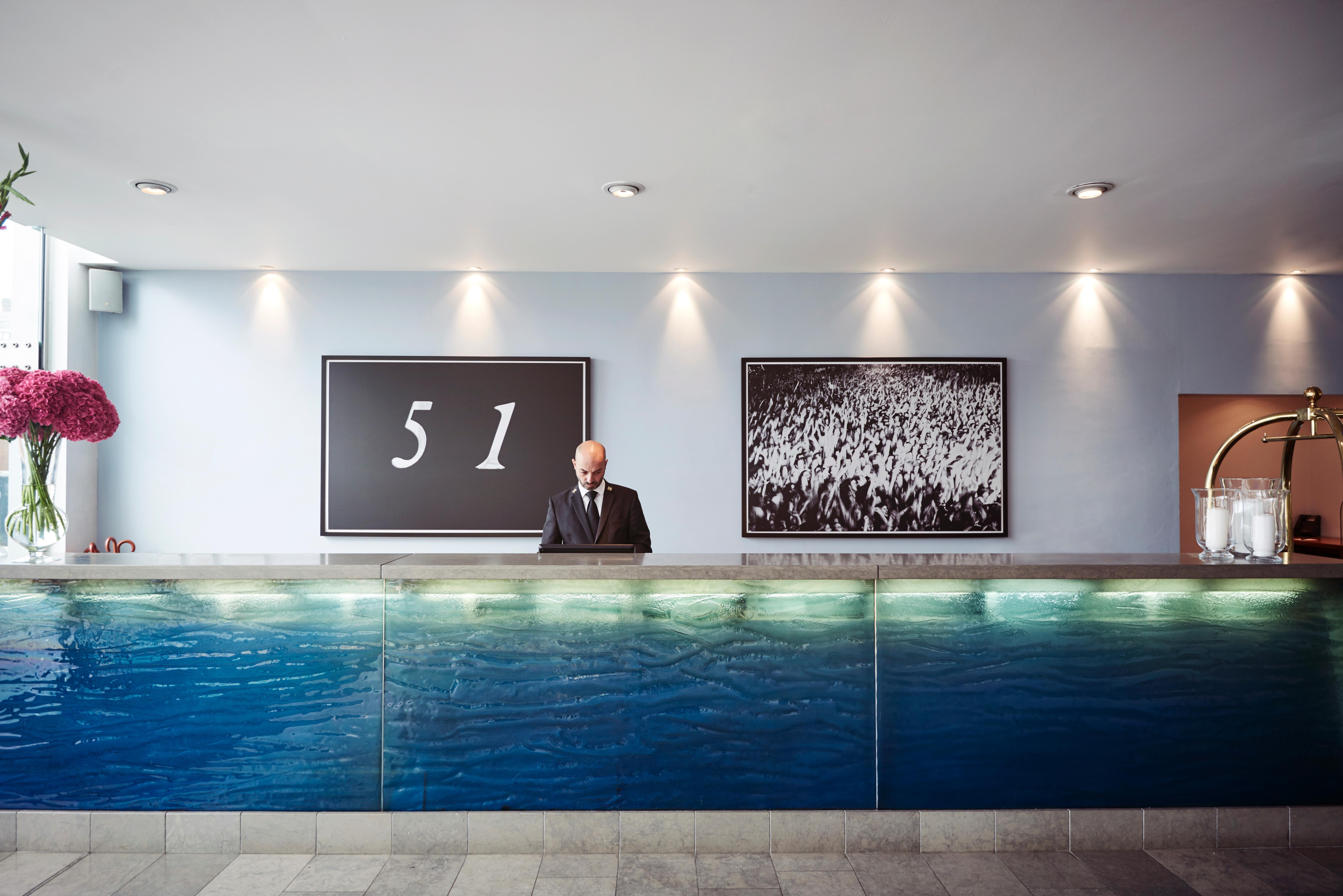 The Lowry Hotel Manchester Kültér fotó 51 hotel reception