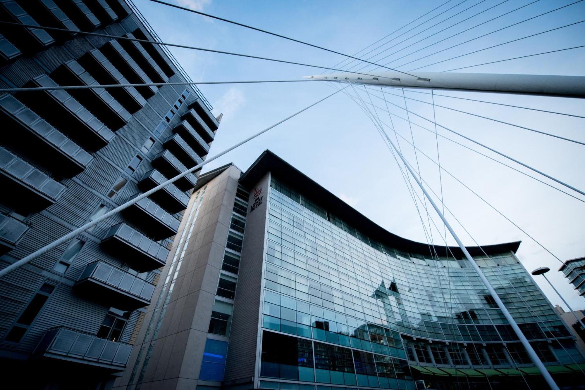 The Lowry Hotel Manchester Kültér fotó The new building of the University of East London