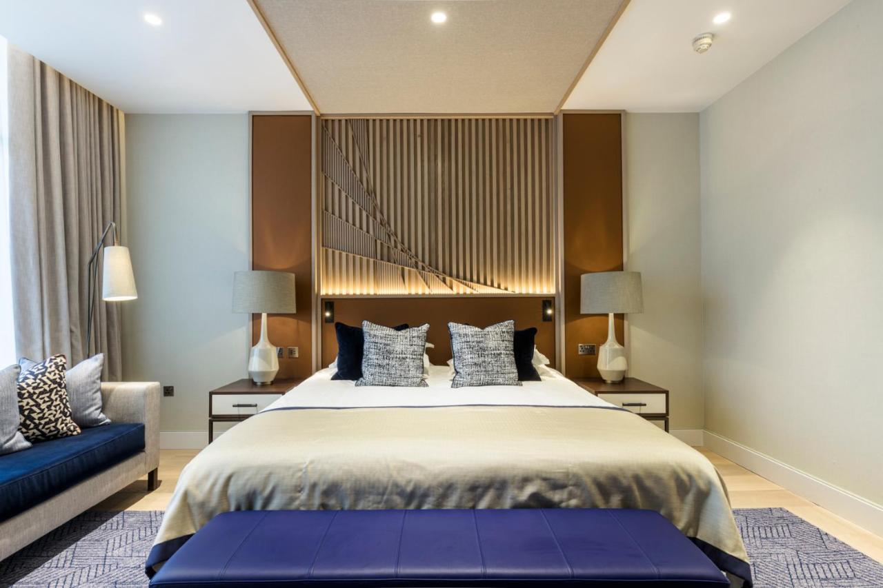 The Lowry Hotel Manchester Kültér fotó A bedroom at The Ivy Collection